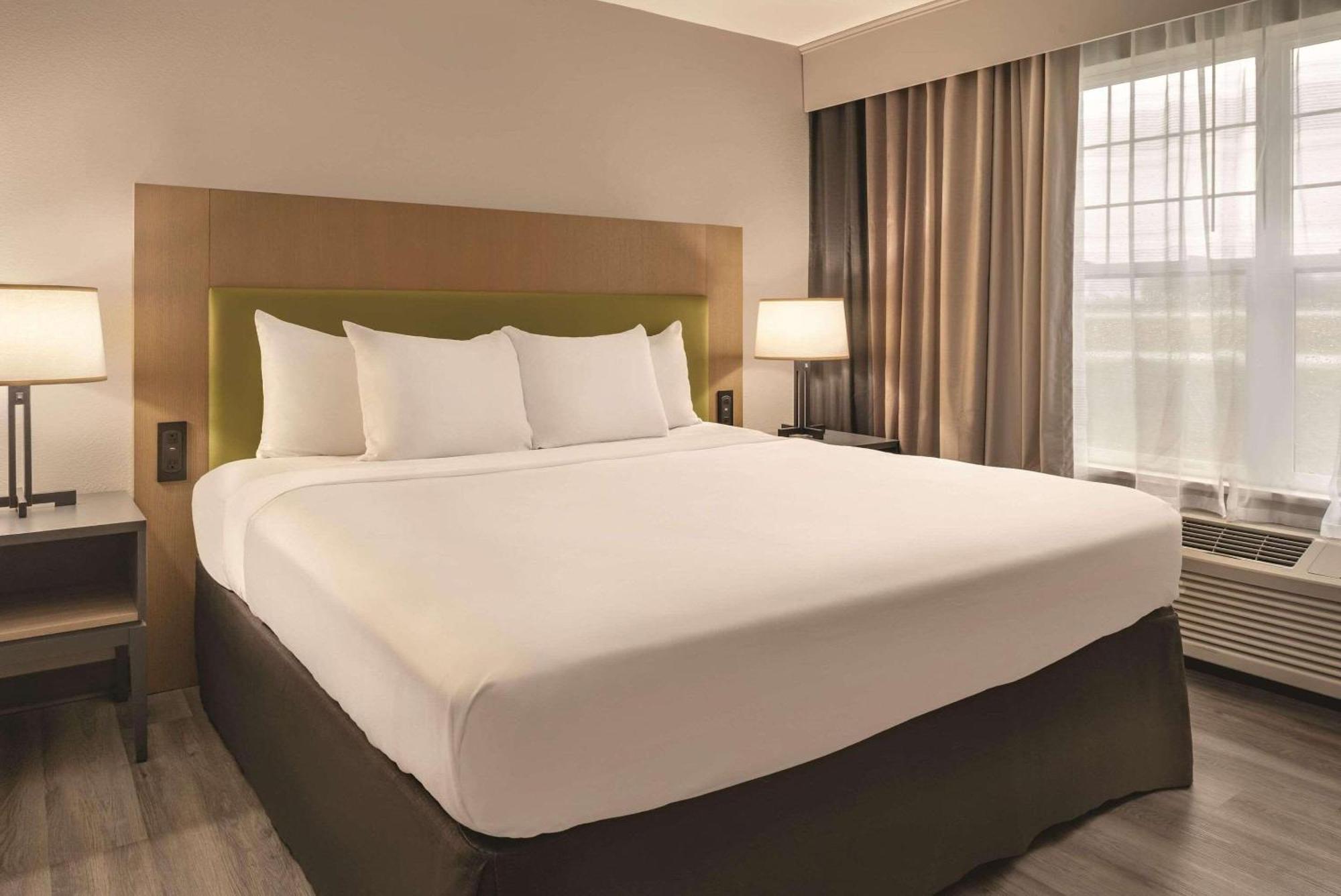 Country Inn & Suites By Radisson, Cedar Falls, Ia Екстериор снимка