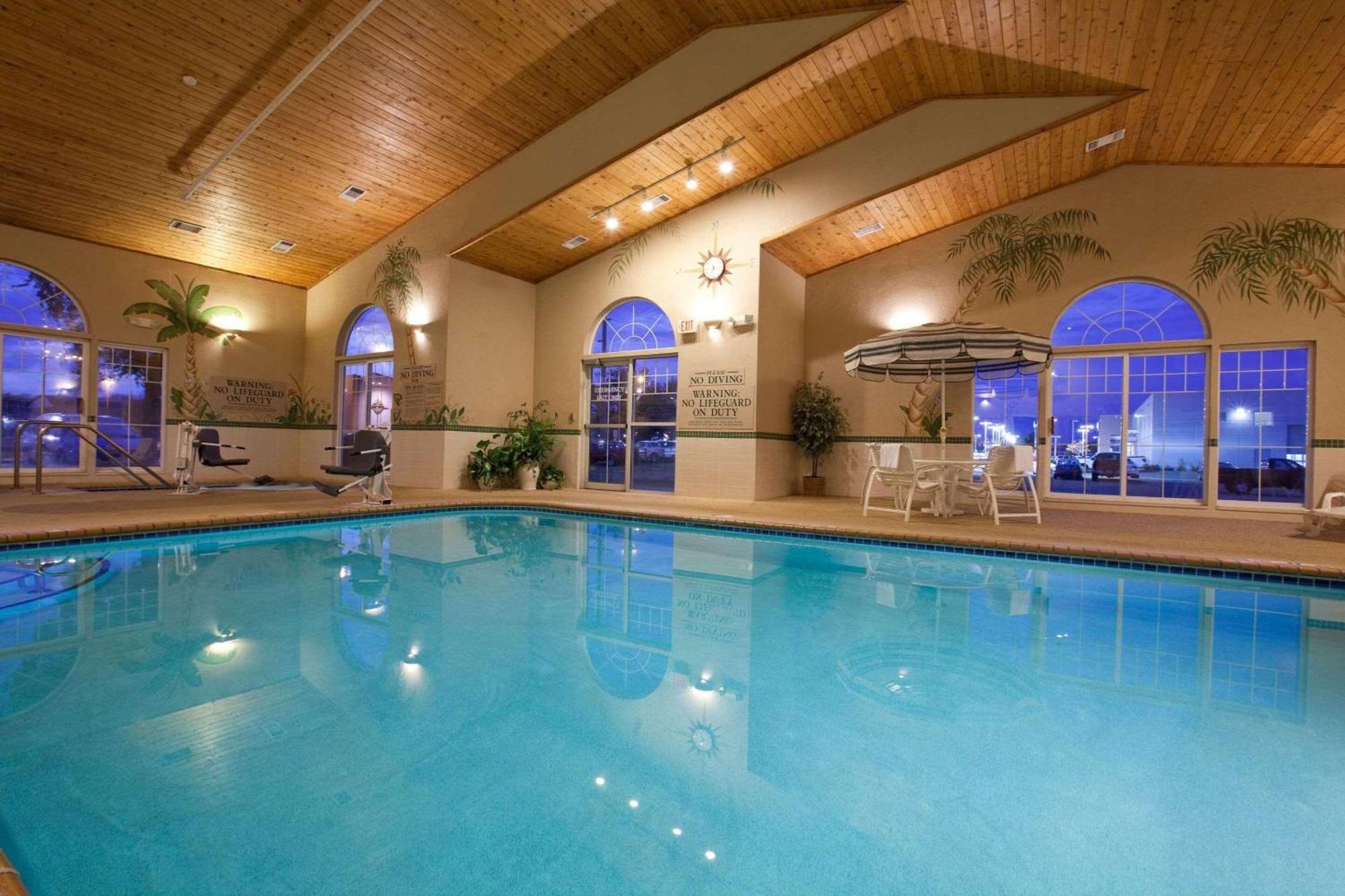 Country Inn & Suites By Radisson, Cedar Falls, Ia Екстериор снимка