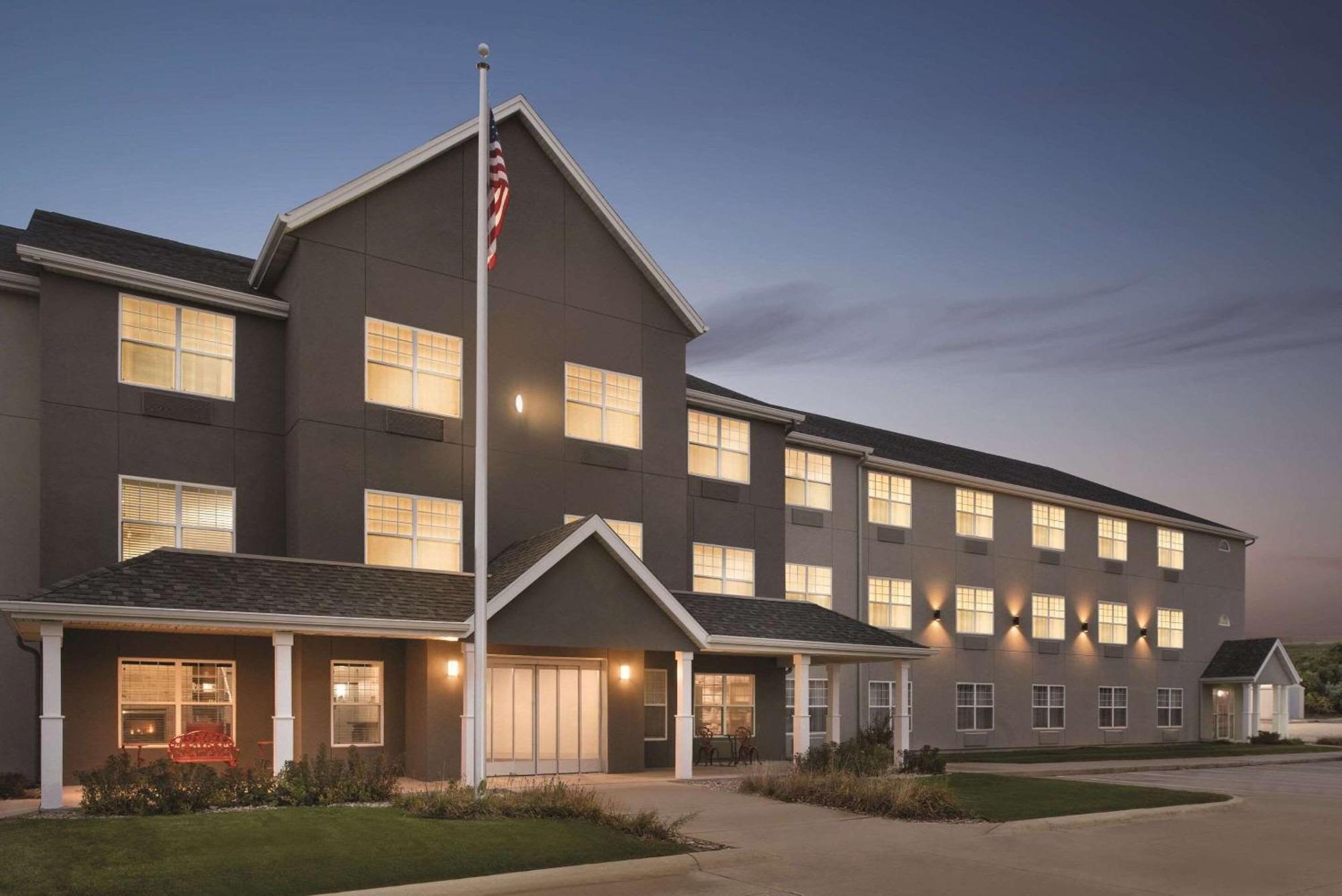 Country Inn & Suites By Radisson, Cedar Falls, Ia Екстериор снимка